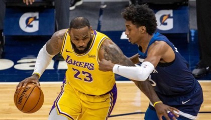 爱游戏app-浓眉缺席詹皇扛起大梁 36岁他仍是紫金军团主心骨