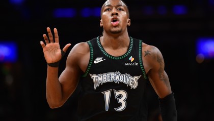 爱游戏官网-道苏姆代表森林狼首发4胜1负 场均19分9板7助 三分命中率48%